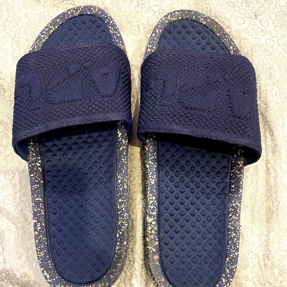 Apl slides navy W/ speckles